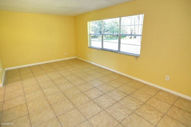 Building Photo - 2 br, 1.5 bath House - 613 SE Starfish Avenue