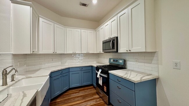 Foto del edificio - 15027 Winding Black Cherry Ln