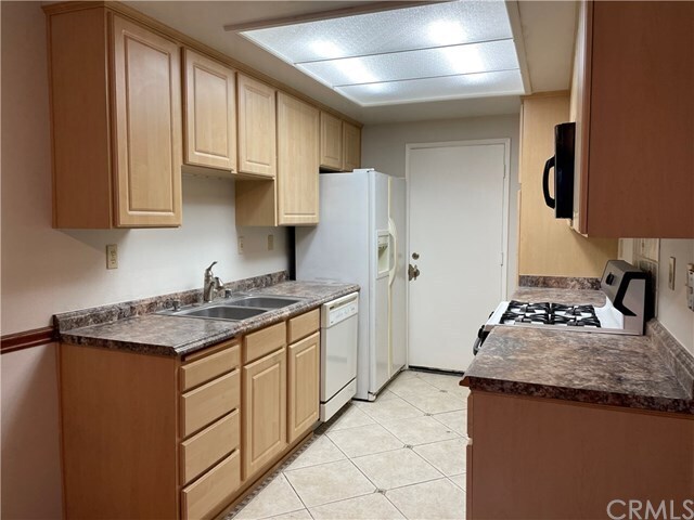 Building Photo - 1110 Strawberry Ln