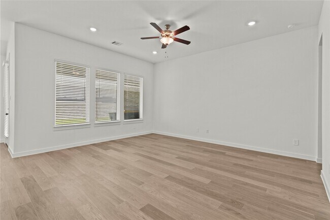 Foto del edificio - 4009 Pear Tree Wy