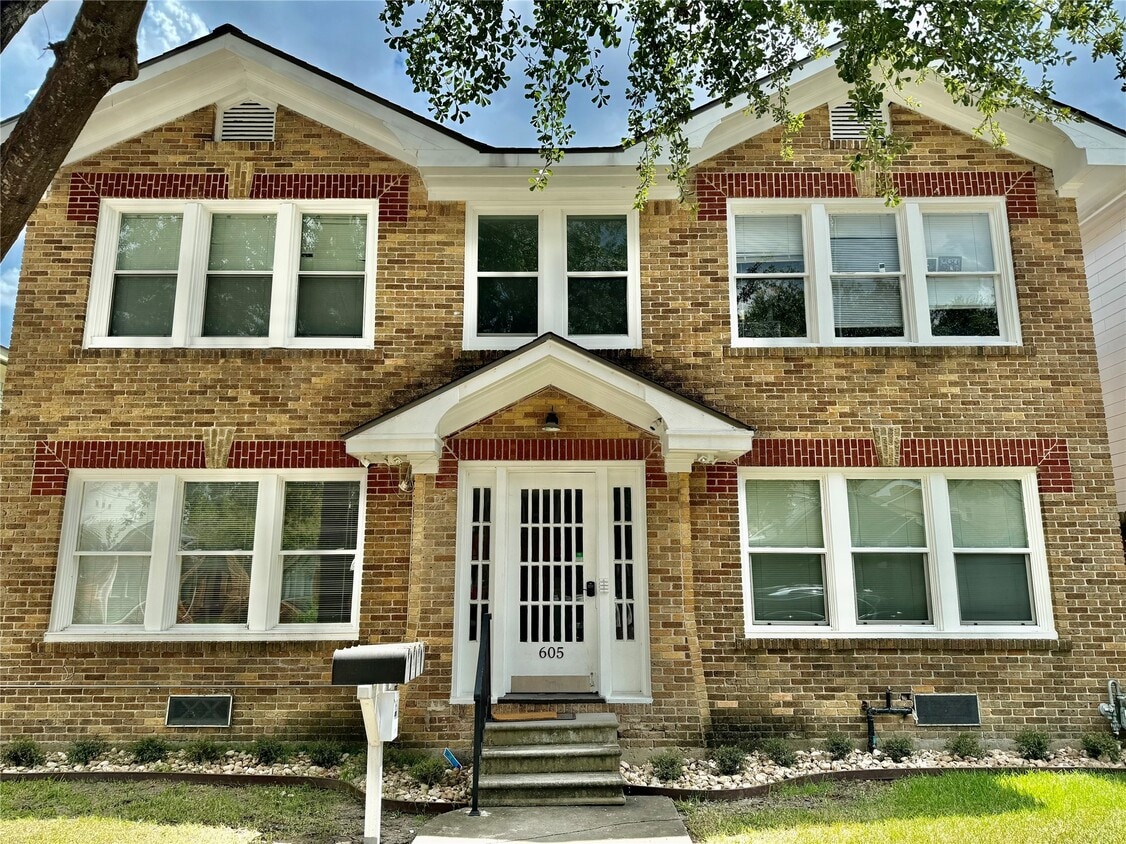 Primary Photo - 605 W Saulnier St