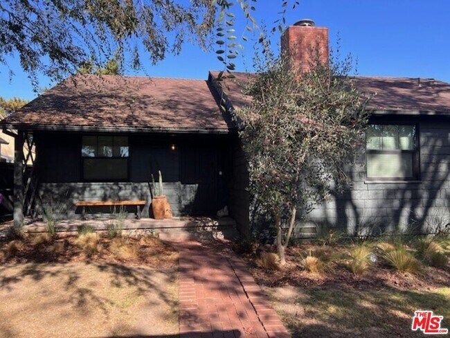 Foto del edificio - 3314 McLaughlin Ave