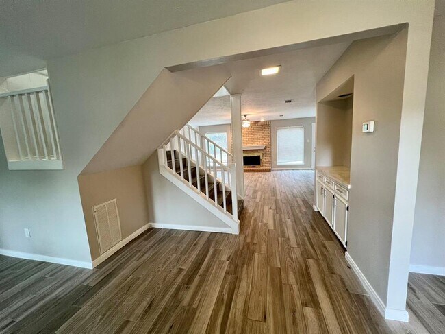 Foto del edificio - 3034 Edgewood Dr
