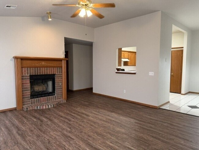 Foto del edificio - 2806 Shoreridge Ave
