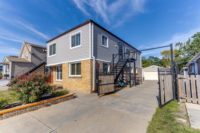 Building Photo - 1611 N 40th Ave
