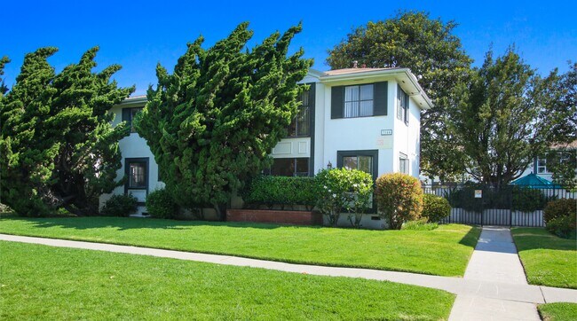Foto del edificio - 3144-3152 S Barrington Ave