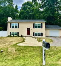 Building Photo - 46461 Rosewood Dr