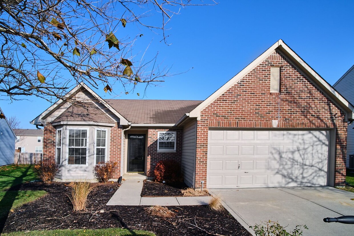 Primary Photo - Quaint 3BDRM, 2BA Home with Privacy Fence!...