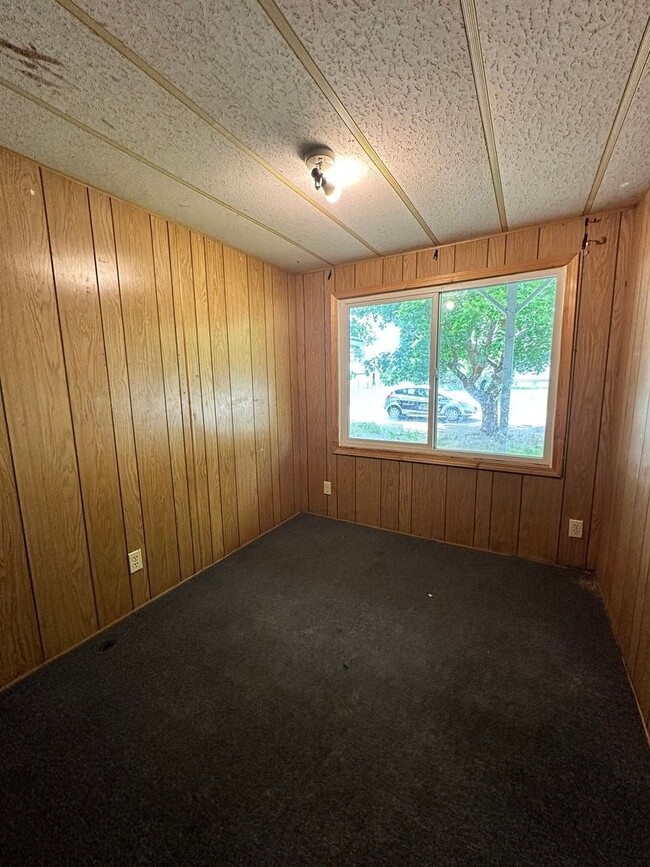 Foto del edificio - 4 Bedroom & 2 Bathroom Mobile Home in Wate...