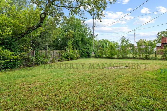 Building Photo - 1523 Matlock Dr