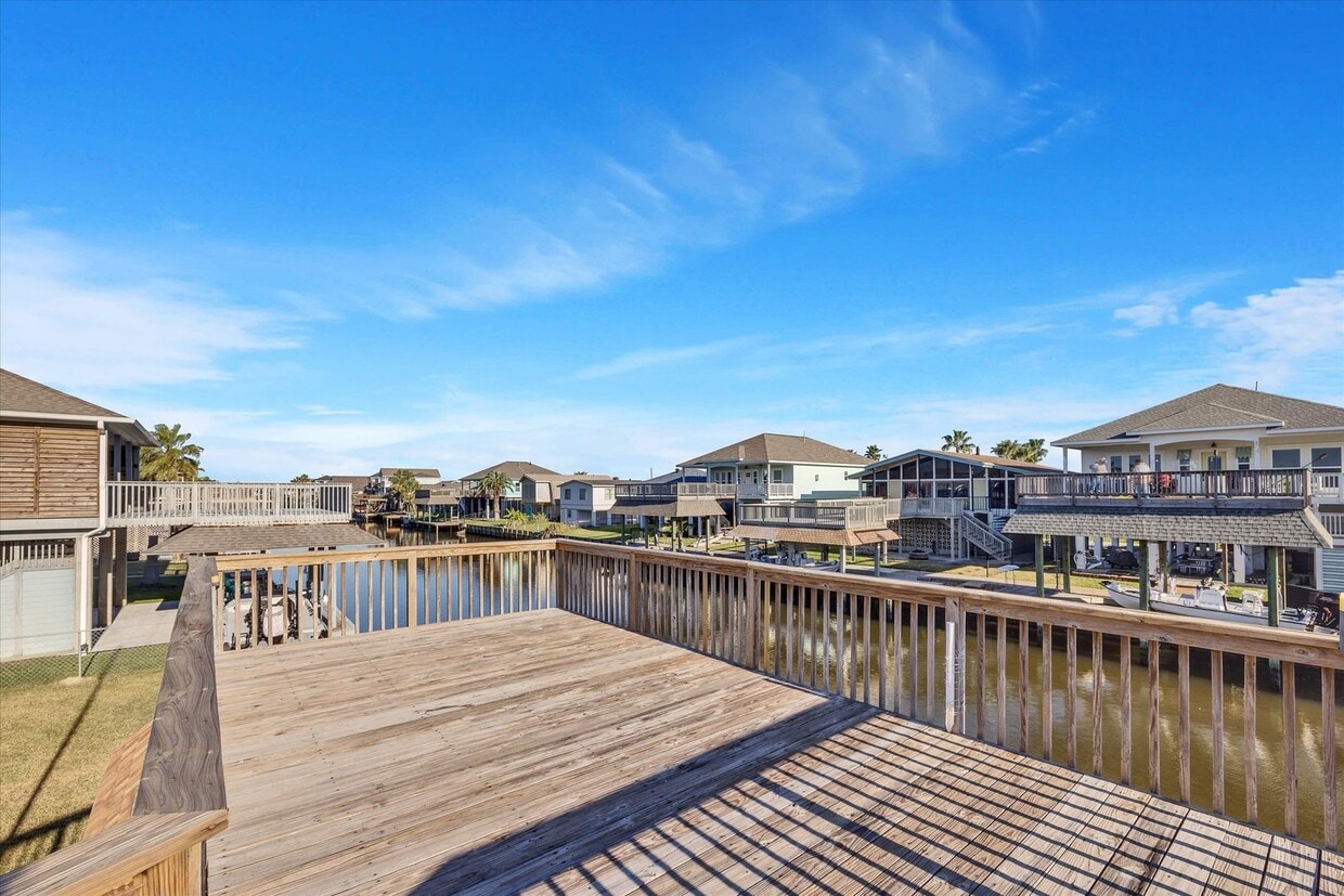 Primary Photo - Furnished 2 bedroom / 2 bath home in Bayou...