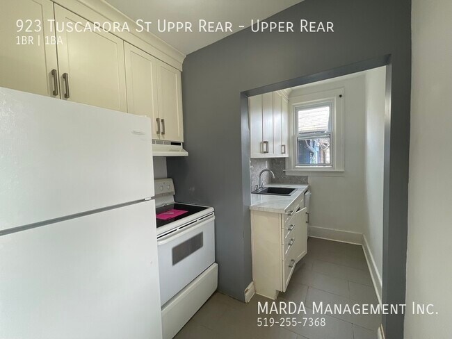 Photo du bâtiment - COZY 1-BEDROOM/1-BATHROOM UPPER REAR UNIT ...