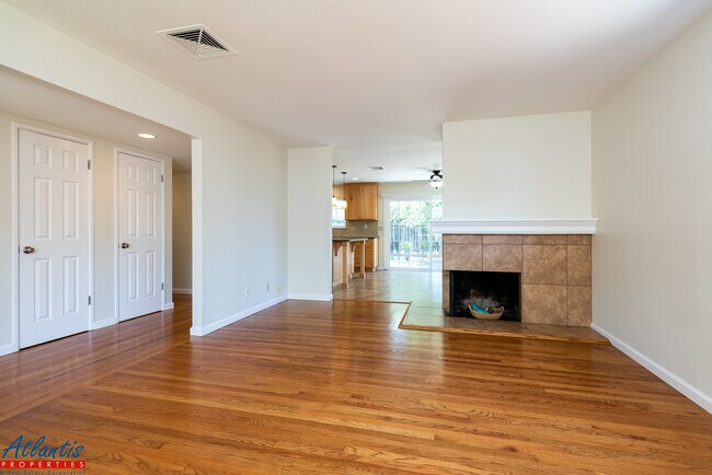 Building Photo - 1511 Teresita Dr