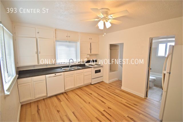 Foto del edificio - 393 Center St