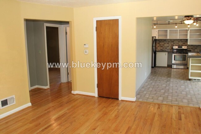 Foto del edificio - 2 Bed, 1 Bath Home Near Park Rose City Gol...