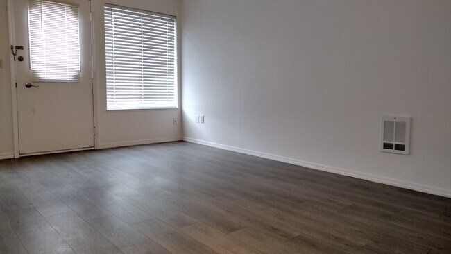Foto del edificio - 200 SW Florence Ave
