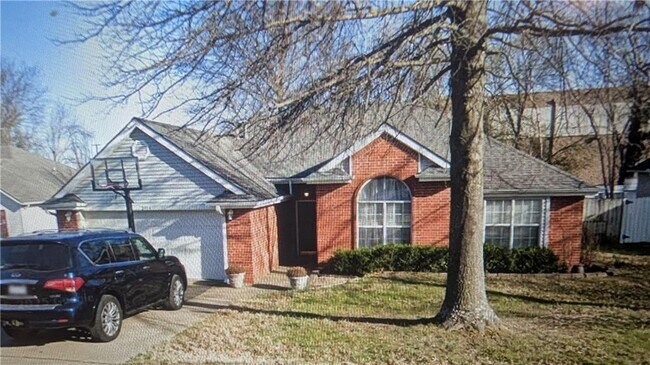 Building Photo - 2914 Setter St
