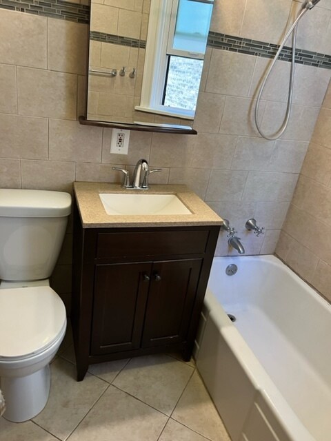 Bathroom - 1459 W Edgewater Ave