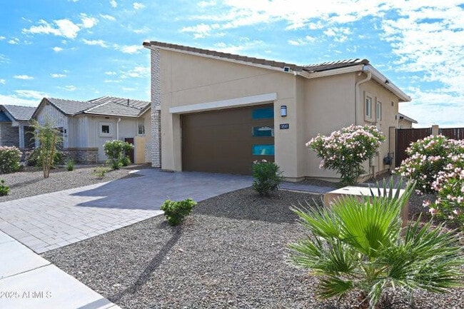 Building Photo - 10549 W Albert Ln