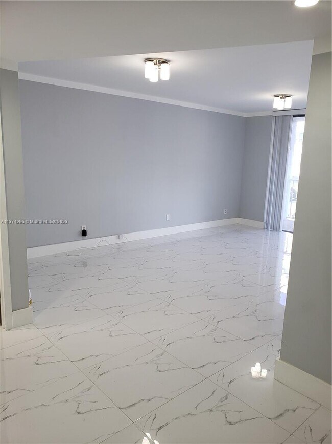 Foto del edificio - 16565 NE 26th Ave