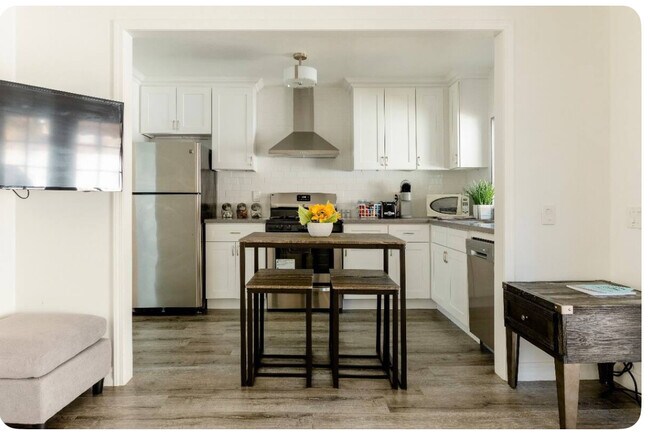 Foto del edificio - 16423 Barneston St