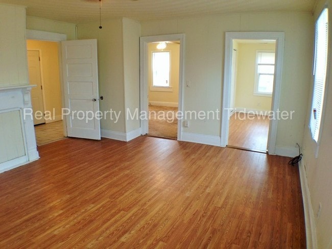 Building Photo - 211 W 27th St