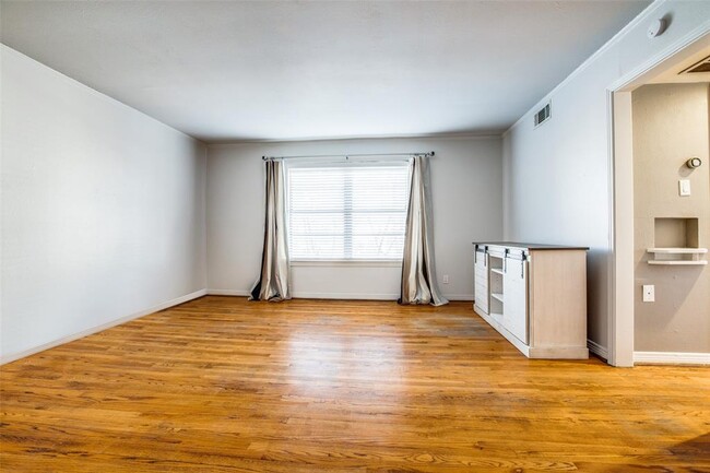 Foto del edificio - 4847 N US 75-Central Expy 1000