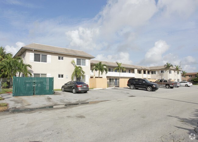 Oakwood Apartments Fort Lauderdale Fl Building Photo Oakwood Apartments