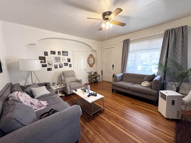 Foto del edificio - 145 W 200 S St