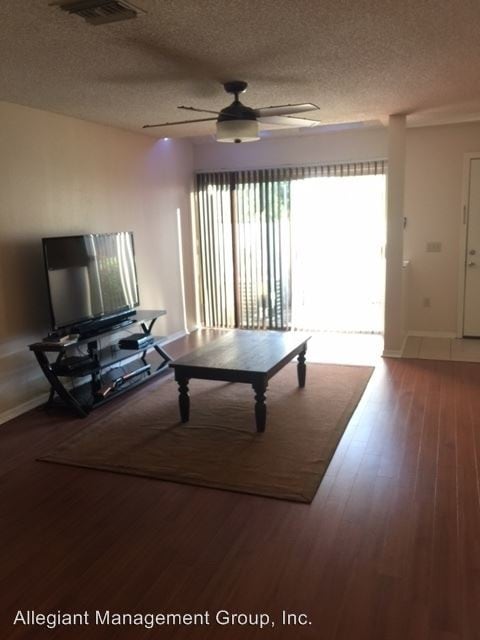 Building Photo - 1 br, 1.5 bath House - 723 Players Court