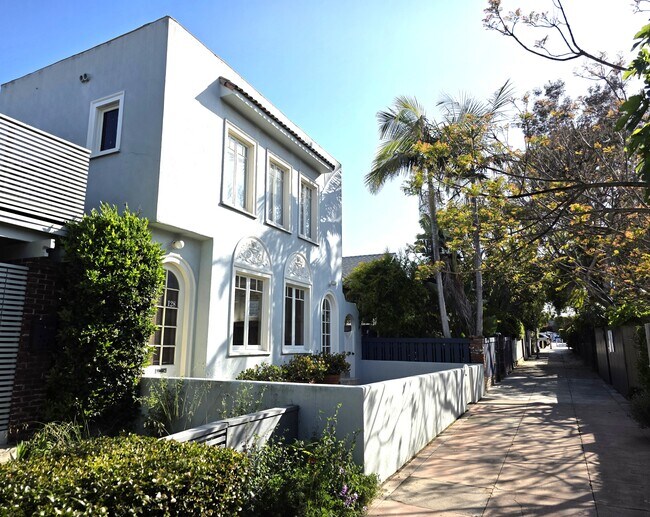 Foto del edificio - 124 Breeze Ave