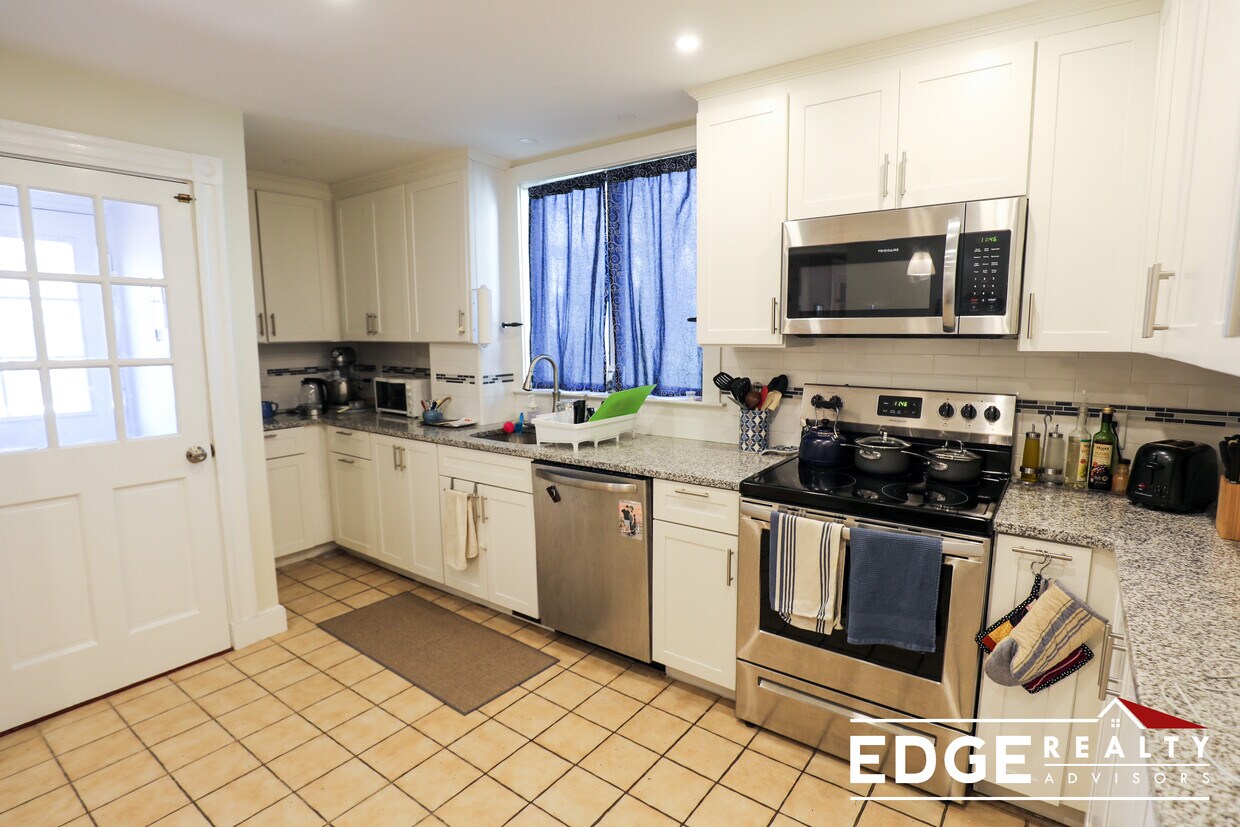 104 Langdon Ave Unit 2, Watertown, MA 02472 Condo for Rent in