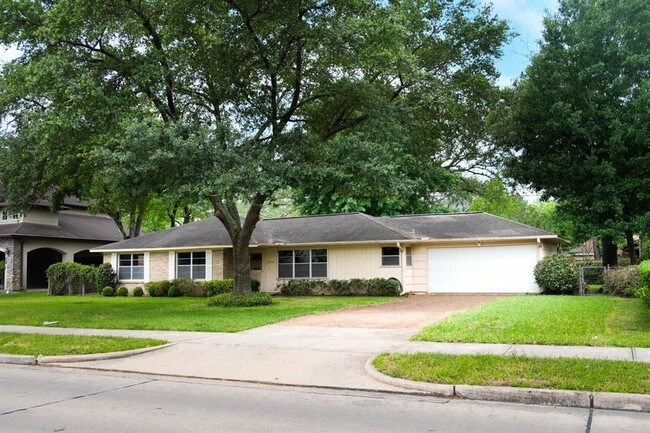 Foto del edificio - 1329 Voss Rd