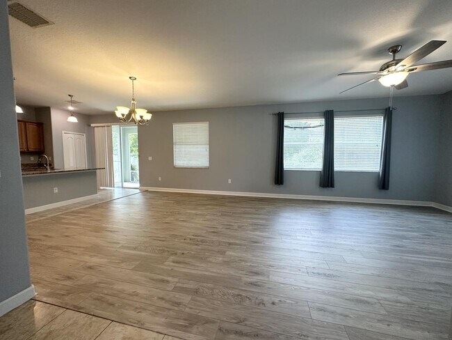 Foto del edificio - "Spacious 5-Bedroom Retreat with Scenic Views in The Verandahs!"