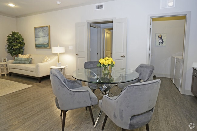 2 BD Dining/Living - Kings Landing