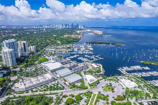 Foto del edificio - 2655 S Bayshore Dr