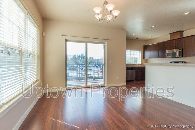 Building Photo - 8884 NE Brentford Way