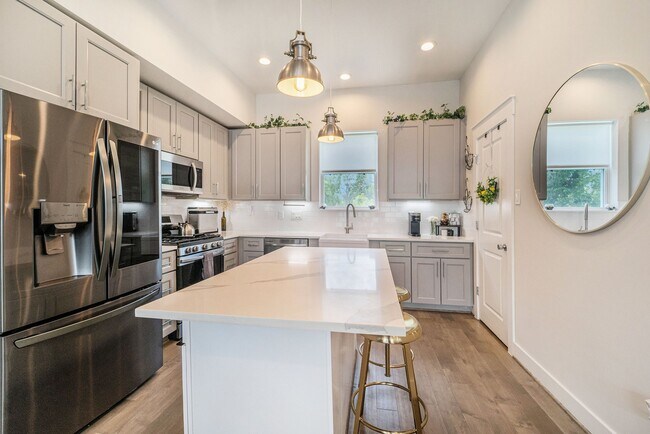 Foto del edificio - 5341 Donovan Gdns Ln