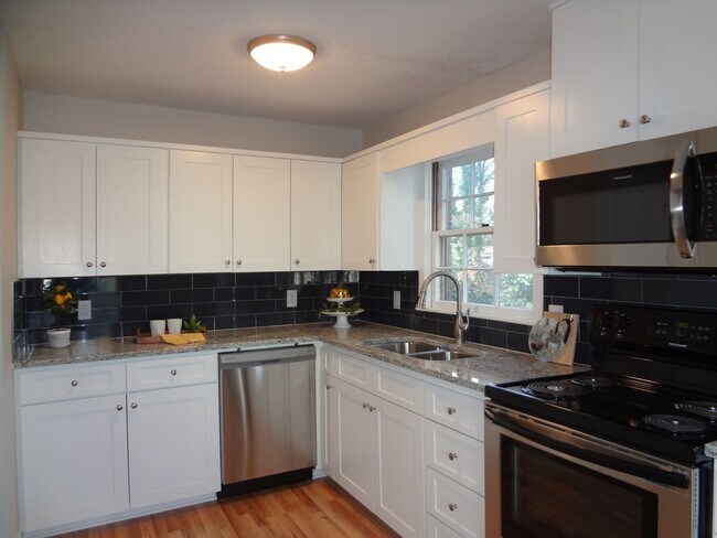 Foto del edificio - Clean, bright townhouse near UNC and hospitals