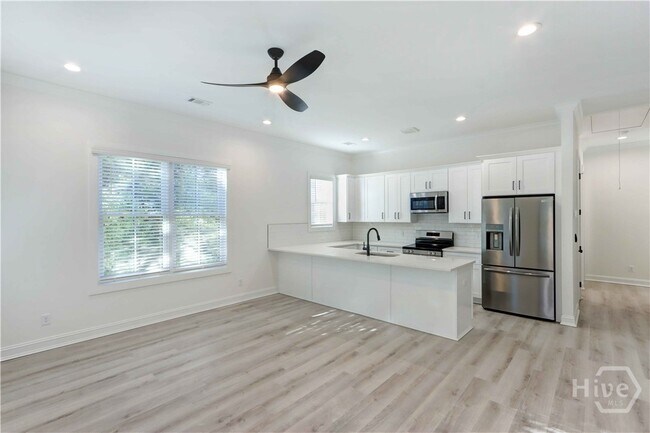 Building Photo - 222 W 39th St