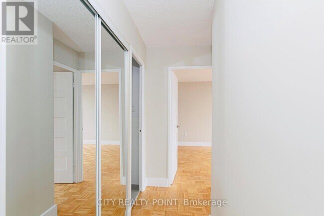 Photo du bâtiment - 666-1666 Spadina Ave.