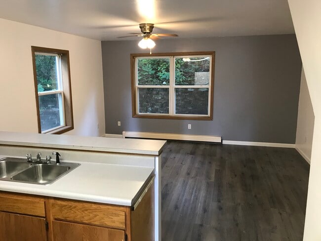Living room - 936 Woodville Rd