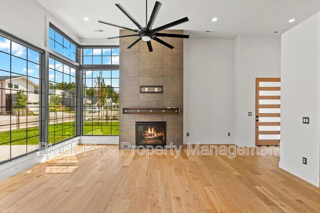 Foto del edificio - 2472 W Rustic Frg St
