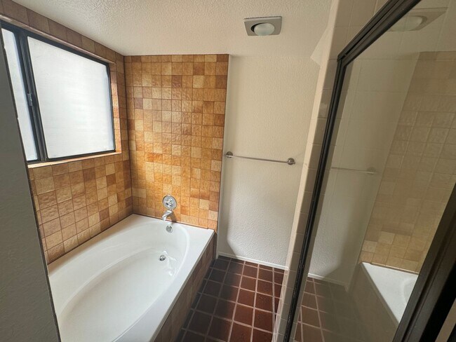 Building Photo - Tierrasanta 2 Bed, 2.5 Bath Canyon Townhom...