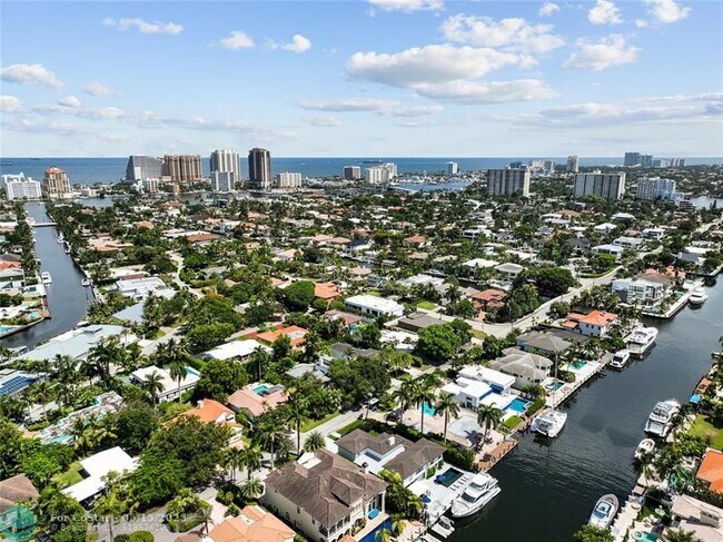 Building Photo - 325 Seven Isles Dr