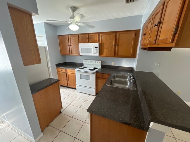 Foto del edificio - For Rent-2-bedroom, 2.5-bathroom located in the vibrant community of Tampa