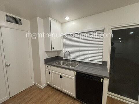 Foto del edificio - 16780 Village Ln