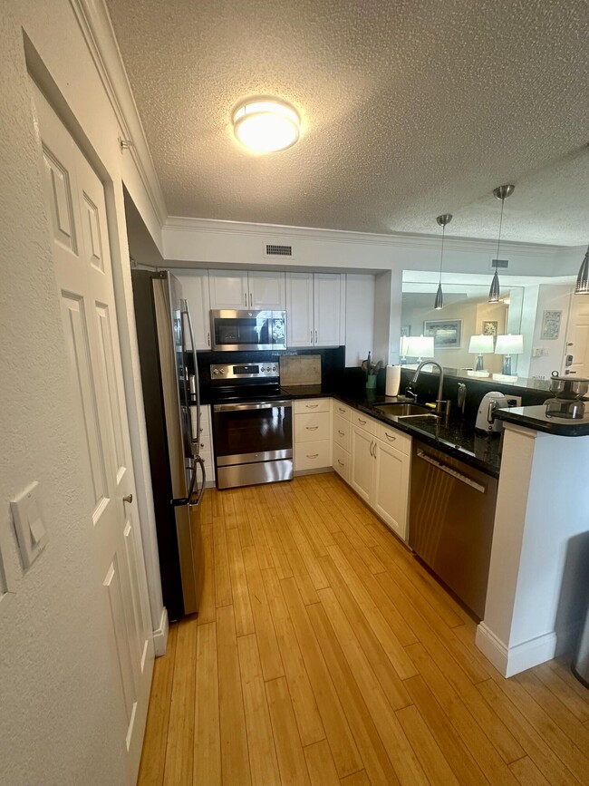 Building Photo - 1801 N Flagler Dr
