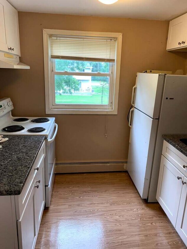 Building Photo - 3 E Main St