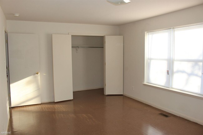 Building Photo - 926 N 42nd St